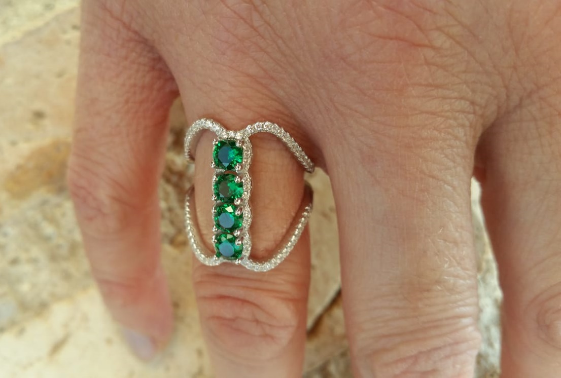Anillo mujer en Plata rodiada con Circonitas verdes y blancas 3