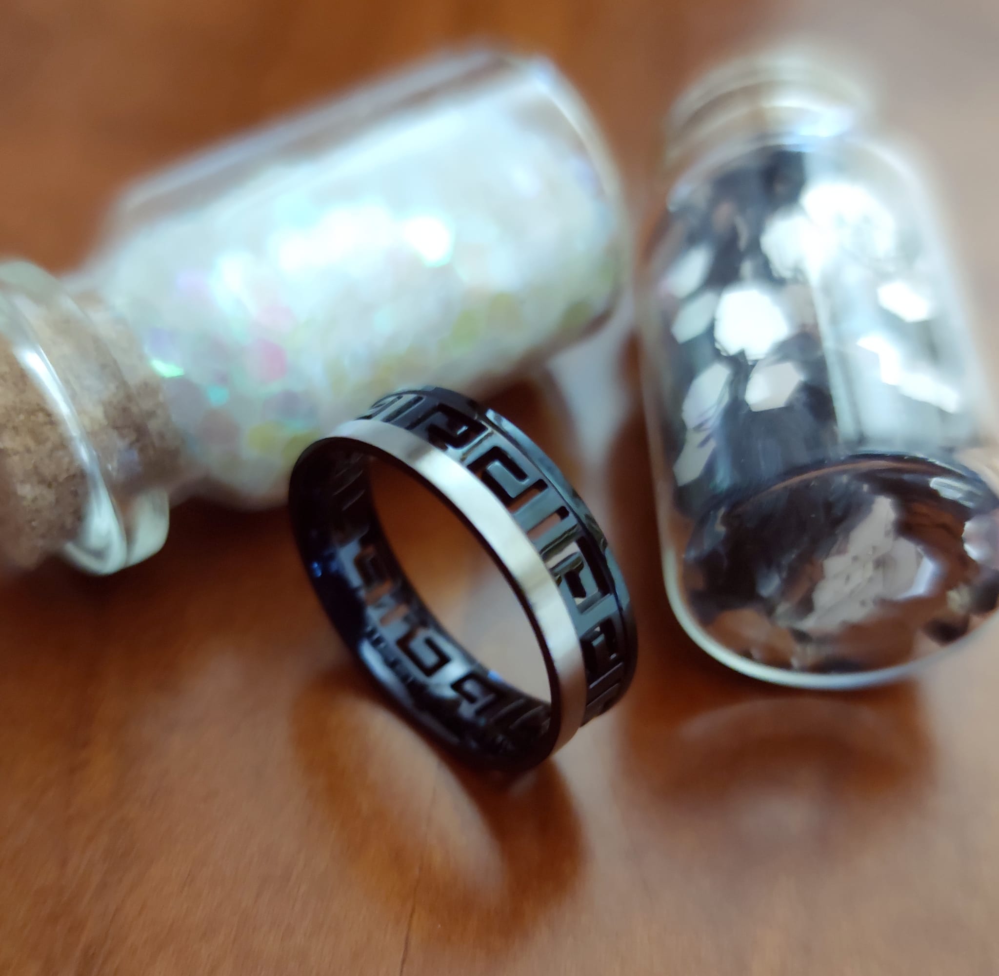 Anillo unisex de Acero mate y greca negra 1