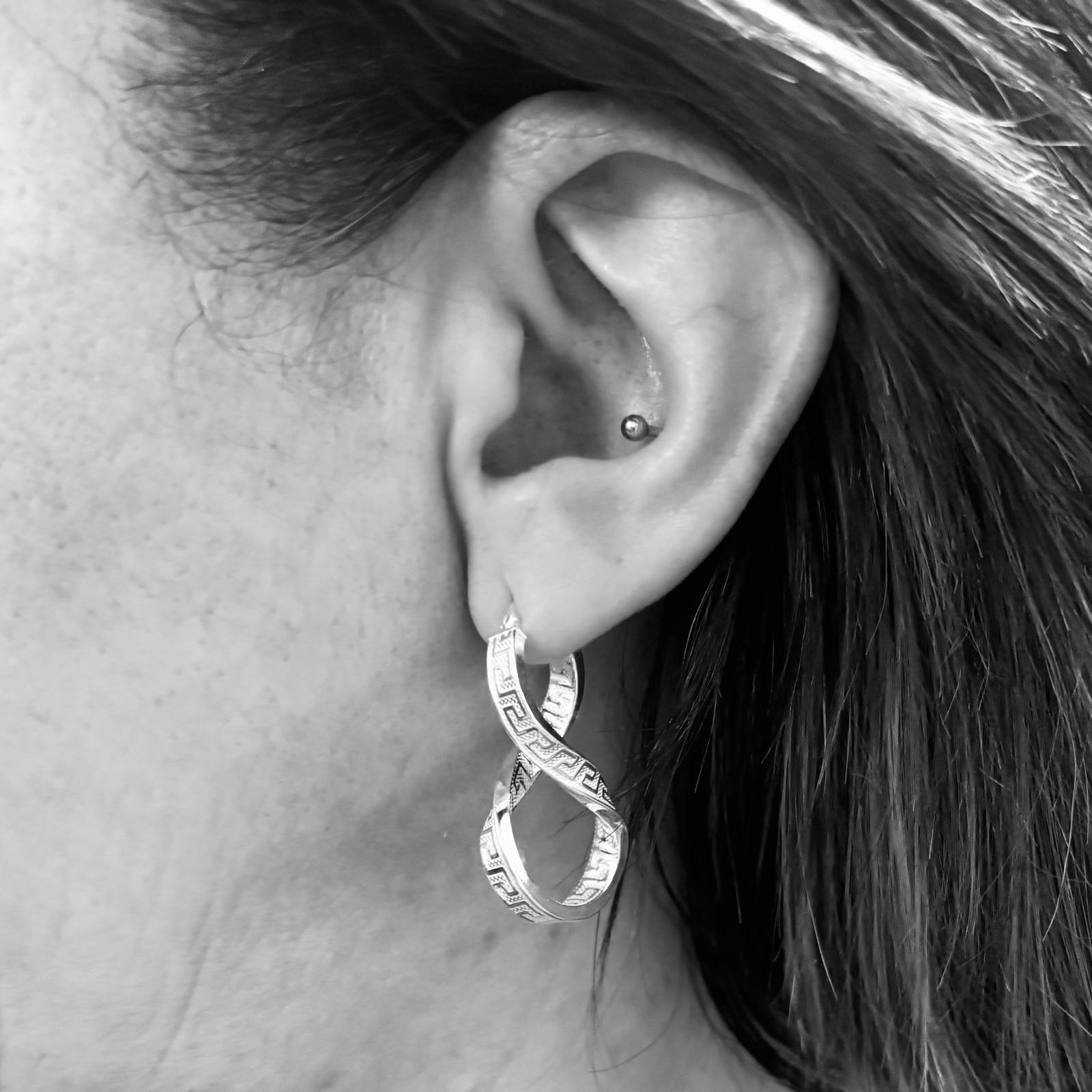 Aros ocho de Plata de ley con greca 3