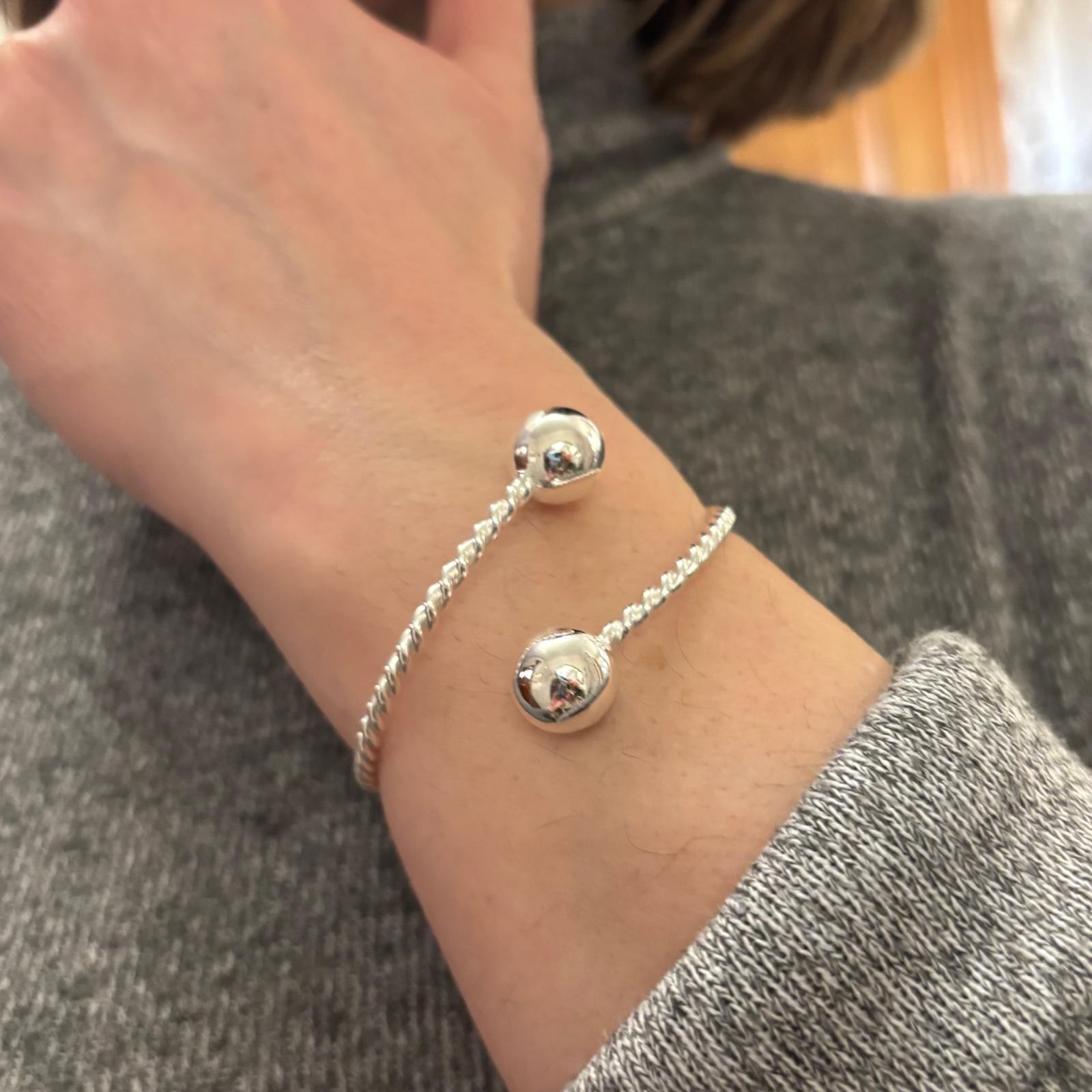 Pulsera con bolas de Plata de ley y cuerpo reliado 1