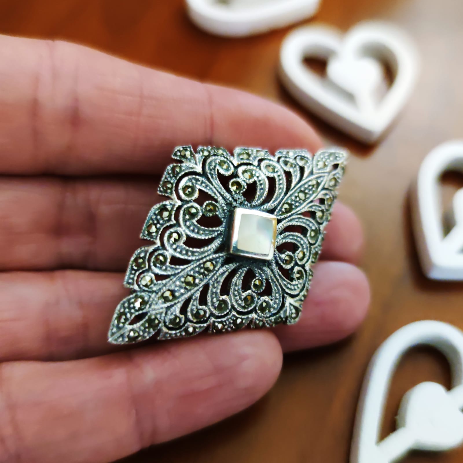 Broche de Plata de ley vieja con Marcasitas y Nácar blanco_1