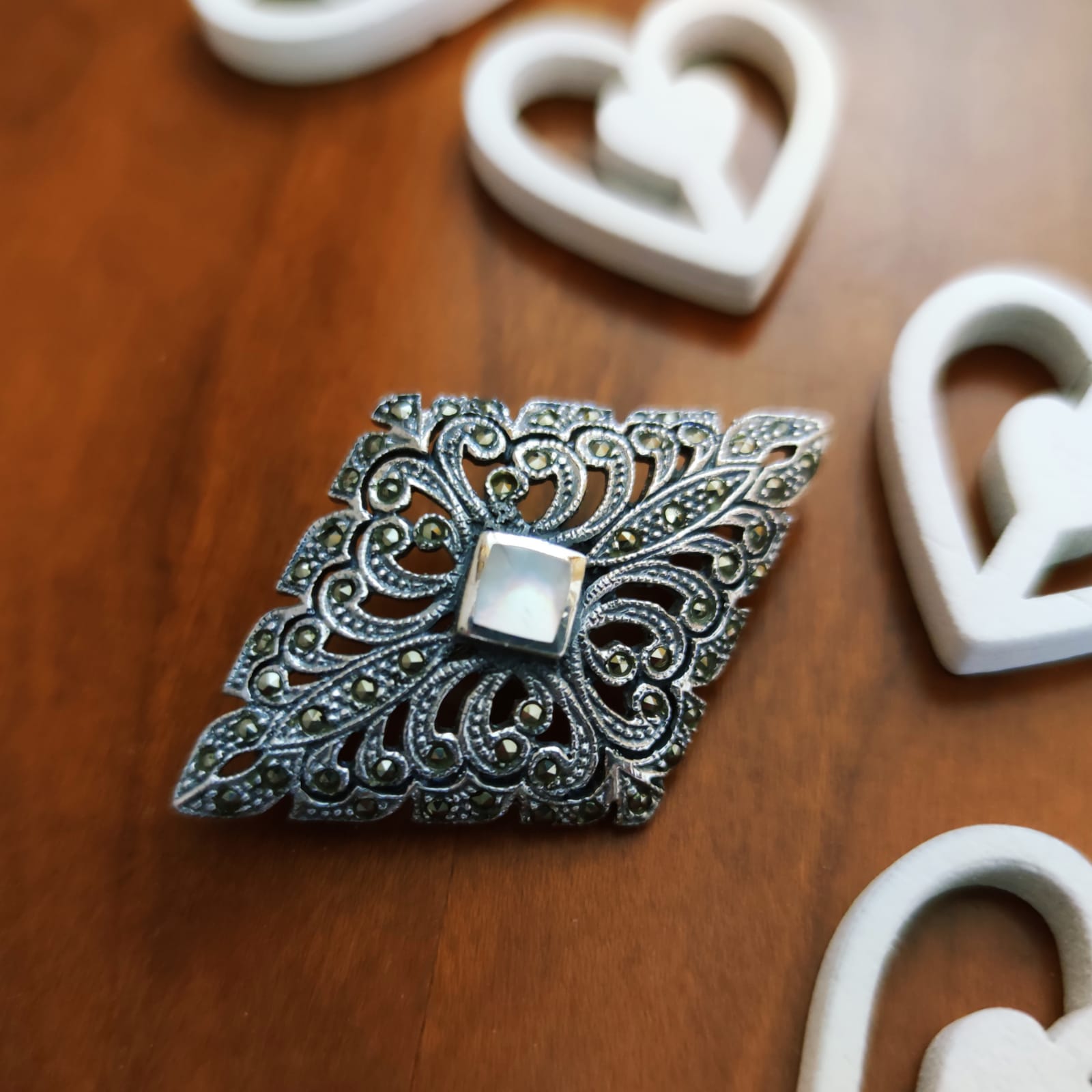 Broche de Plata de ley vieja con Marcasitas y Nácar blanco 3