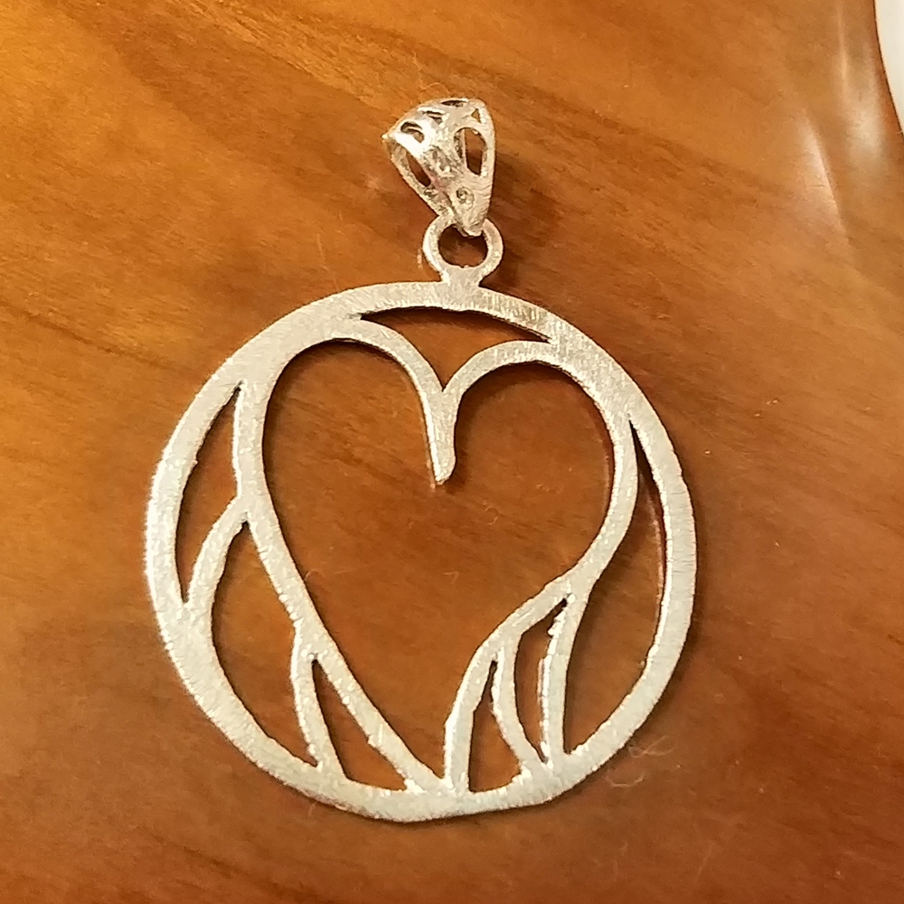 Colgante de Corazon en Plata de ley satinada 1