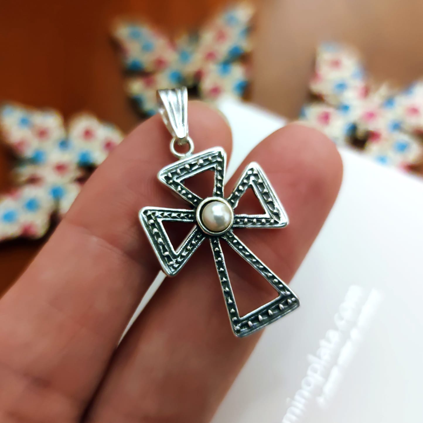 Crucifijo de Plata de ley vieja con Perla_1