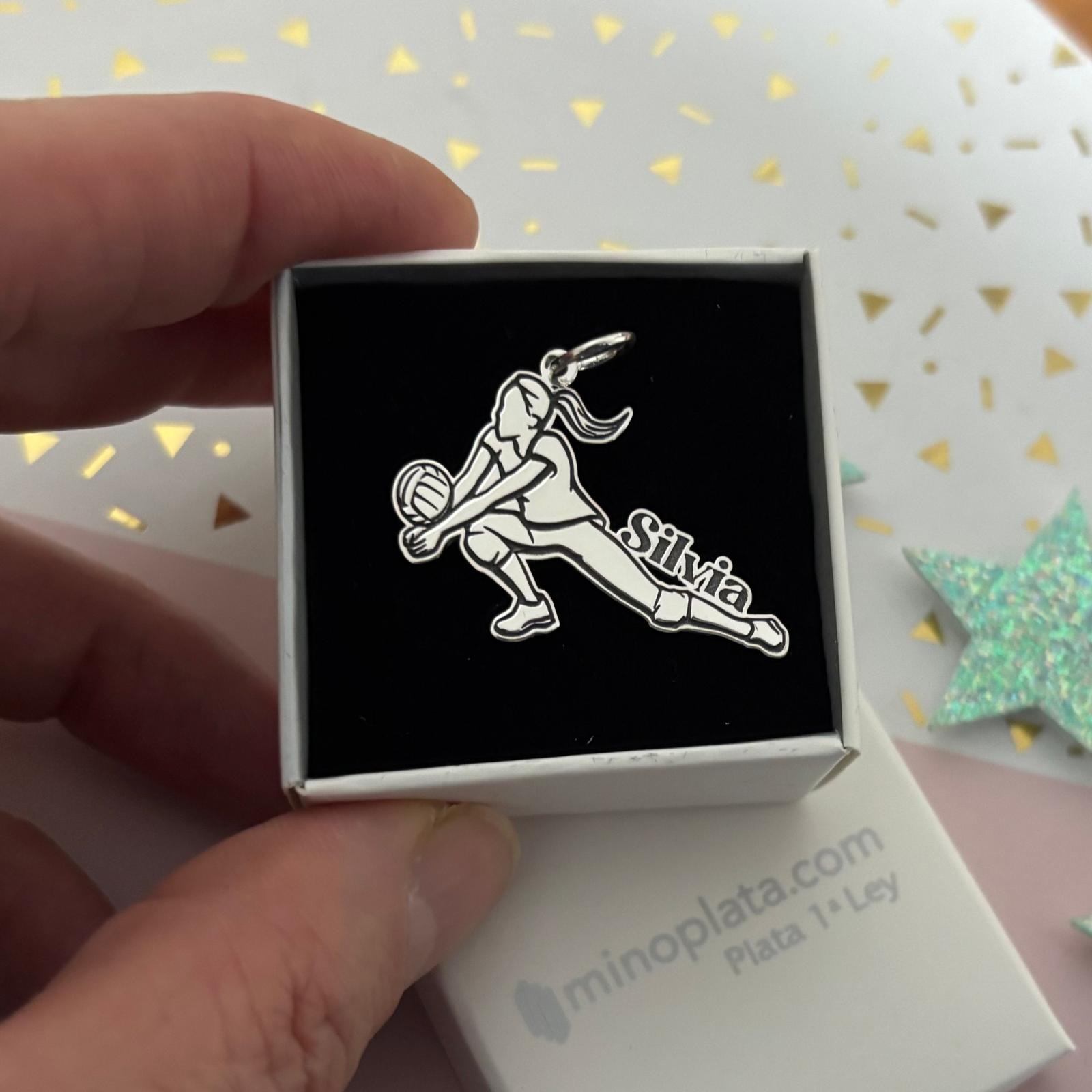 Colgante jugadora de Voleibol de Plata de ley personalizado con nombre 1
