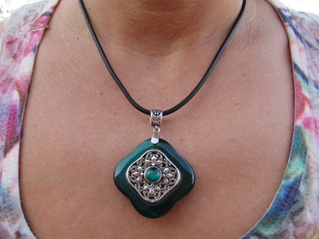 Colgante de Plata vieja con piedra verde Ojo de Gato 2