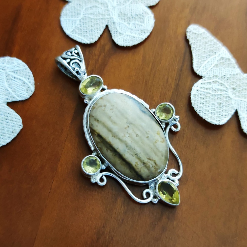 Colgante medallón de Plata envejecida, Piedras Jaspe y Citrino