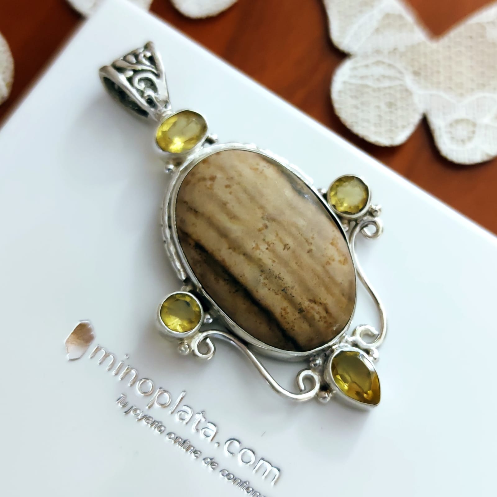 Colgante medallón de Plata envejecida, Piedras Jaspe y Citrino 2