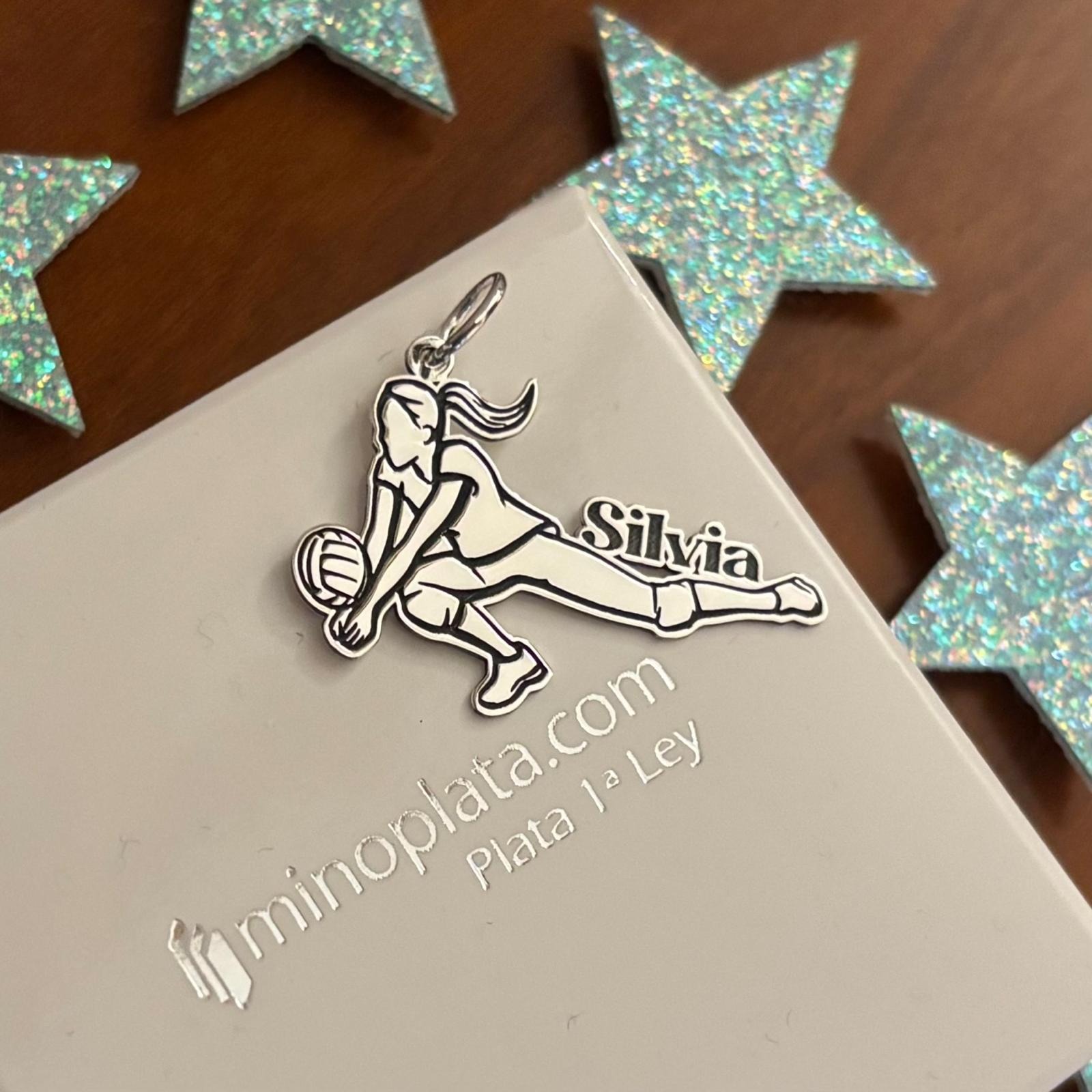 Colgante jugadora de Voleibol de Plata de ley personalizado con nombre 4