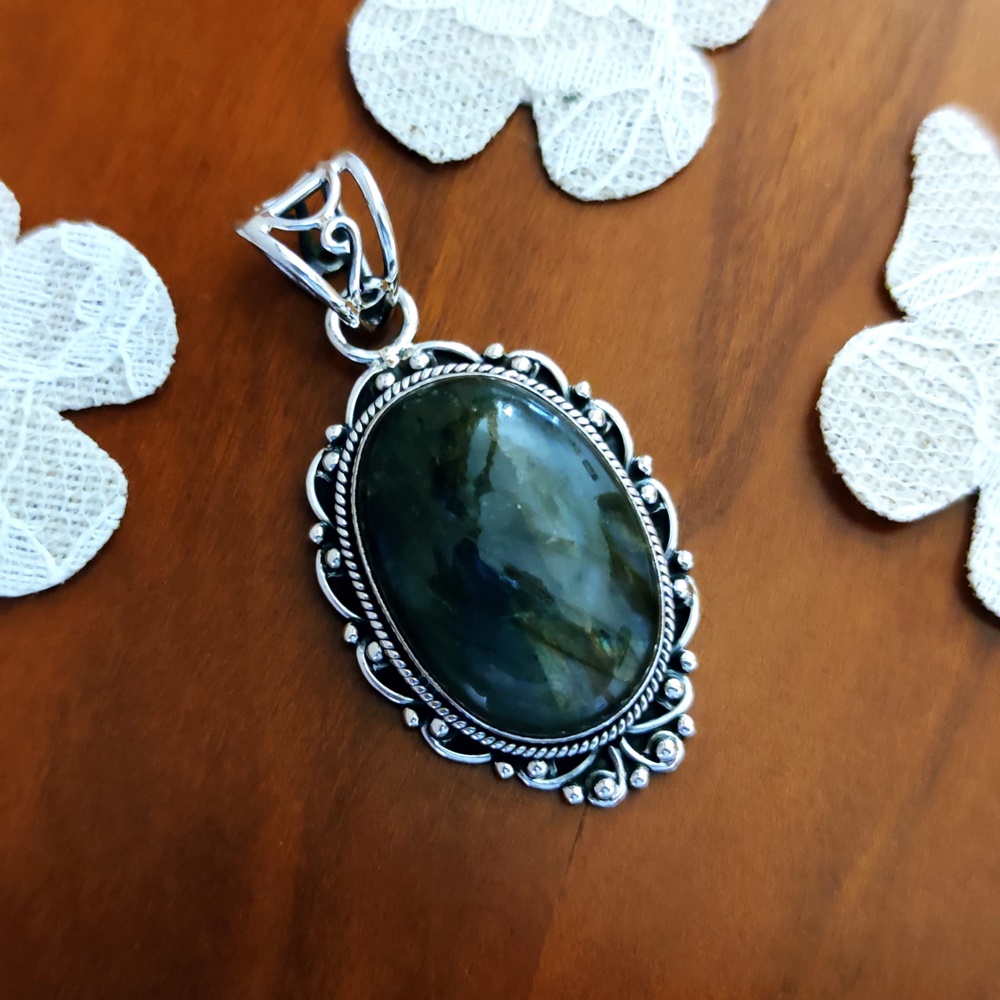 Colgante cerco de Plata vieja con Piedra Natural Labradorita
