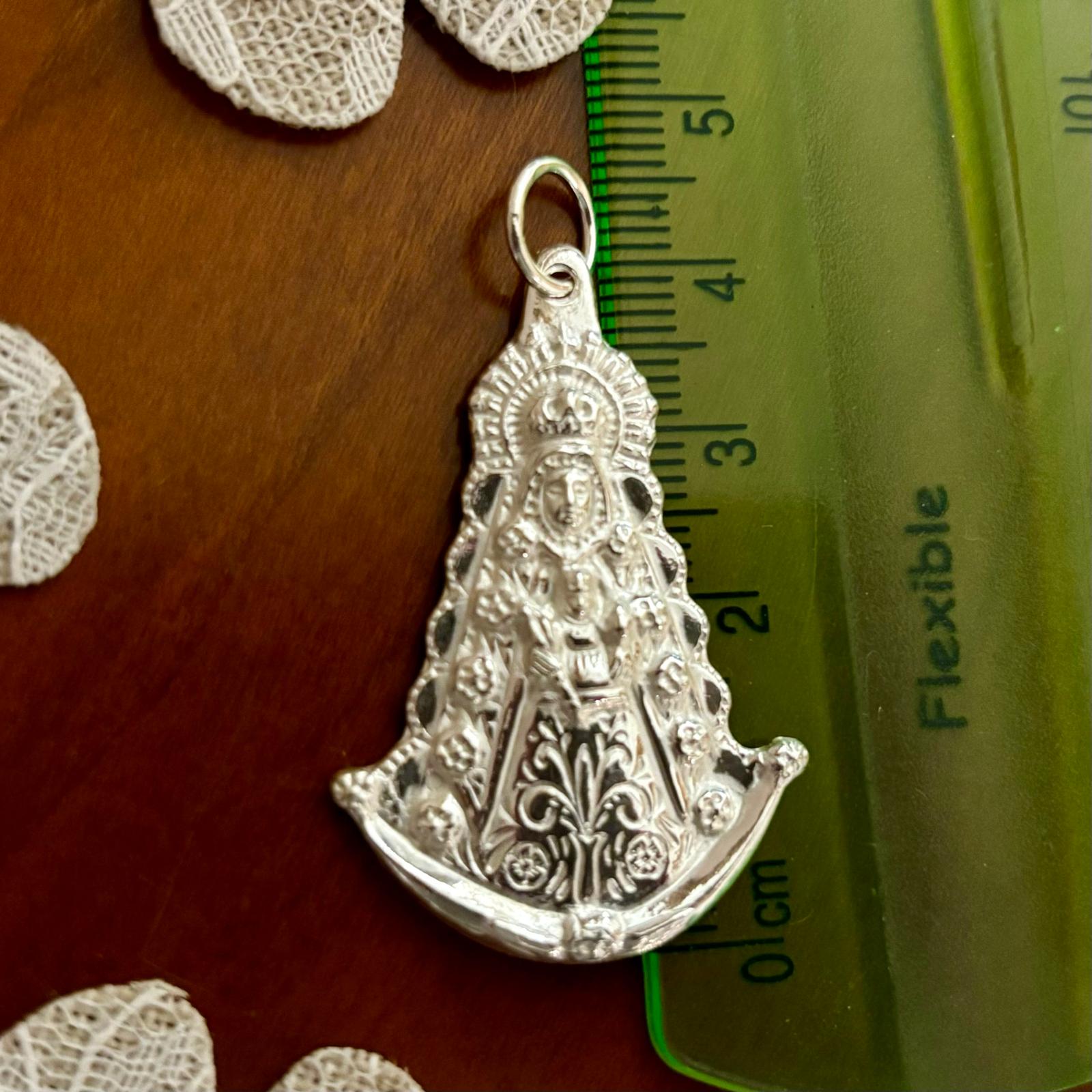 Medalla silueta grande de la Virgen del Rocío en Plata de ley 925 4cm 2