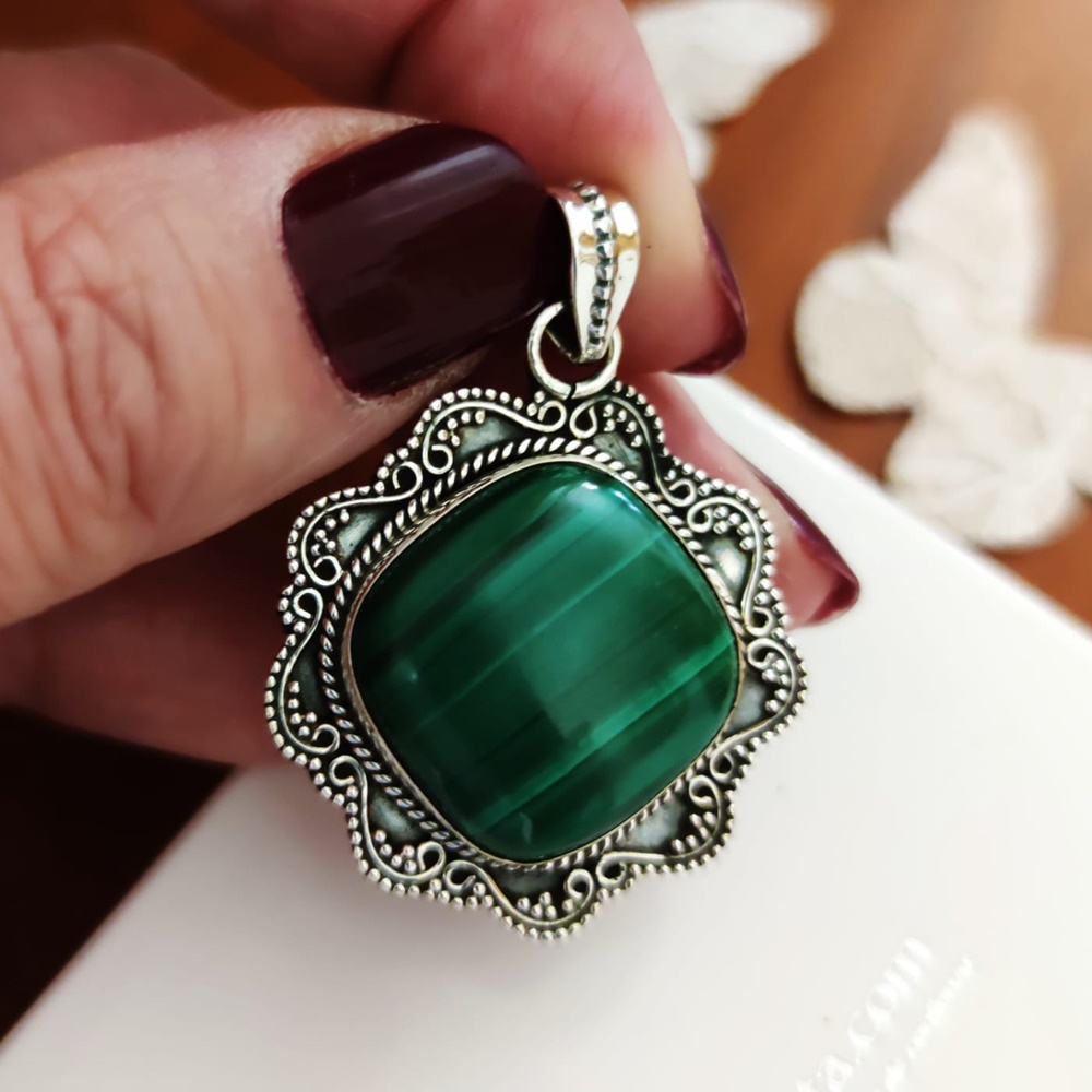 Colgante talla de Plata vieja con Piedra natural Malaquita verde_1