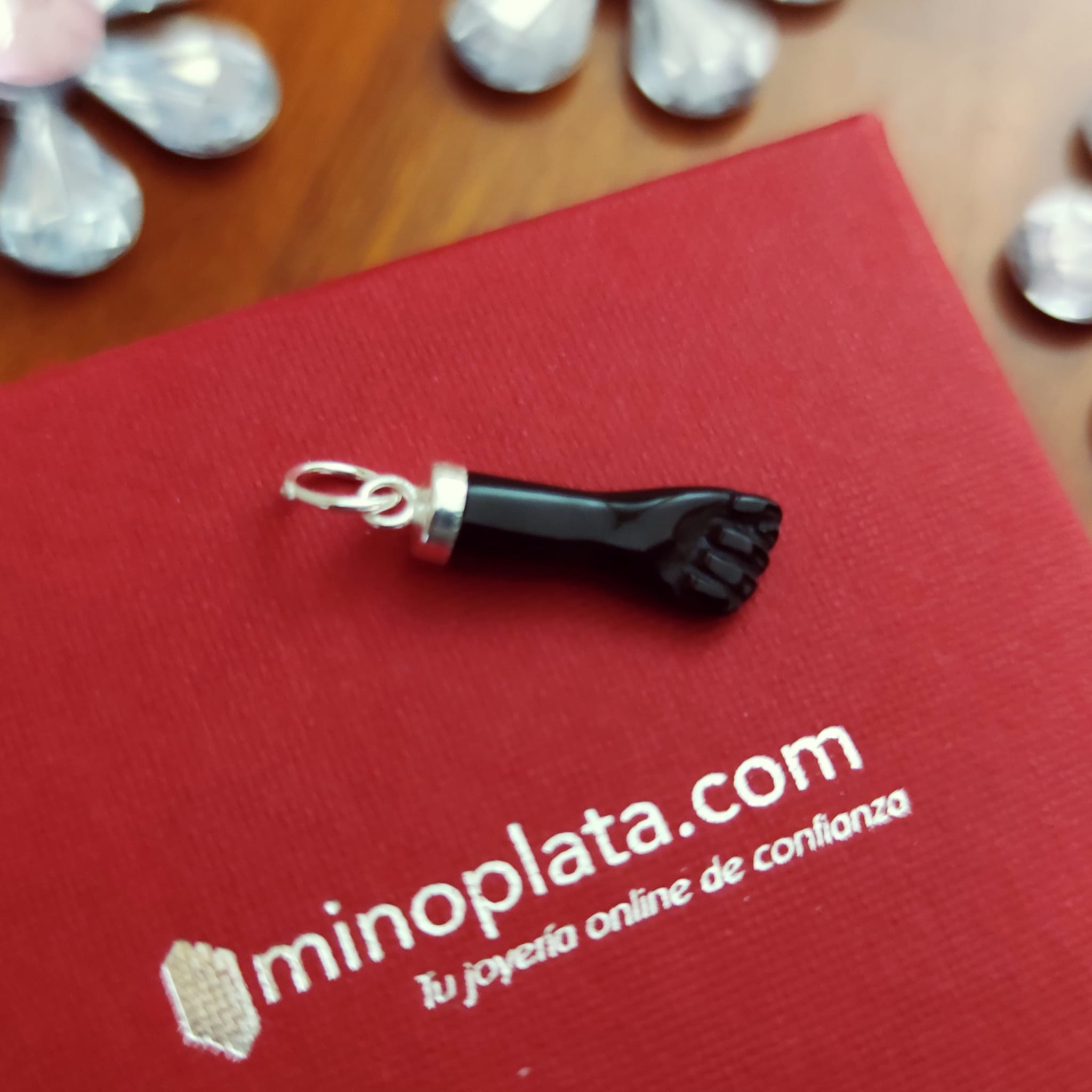 Colgante higa puño negro en Plata de ley_1