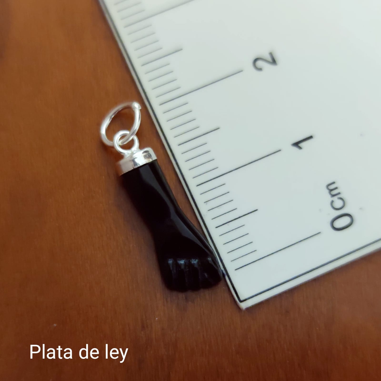 Colgante higa puño negro en Plata de ley 3