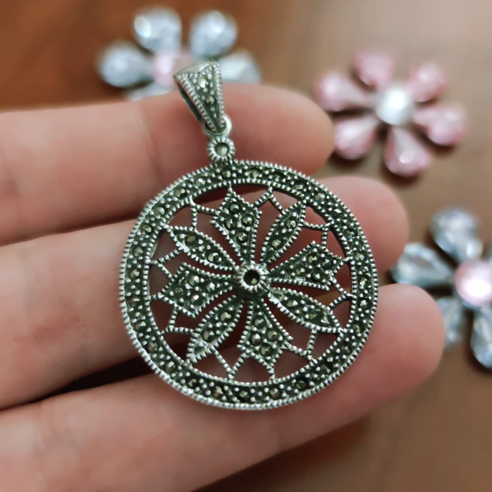 Colgante calado de Plata vieja con Marcasitas 2
