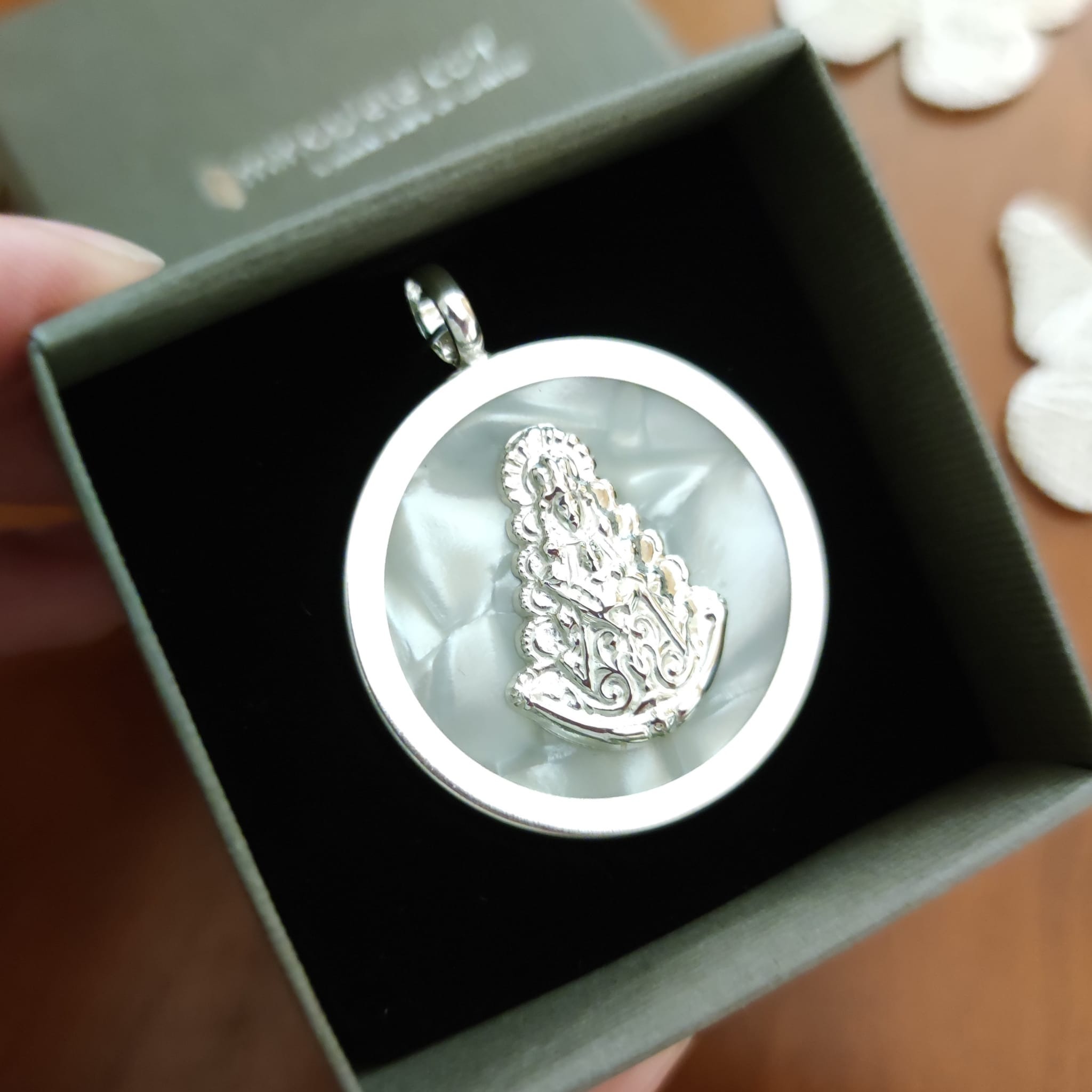 Medalla Virgen de Rocío con cerco de Plata de ley 925 35mm 5