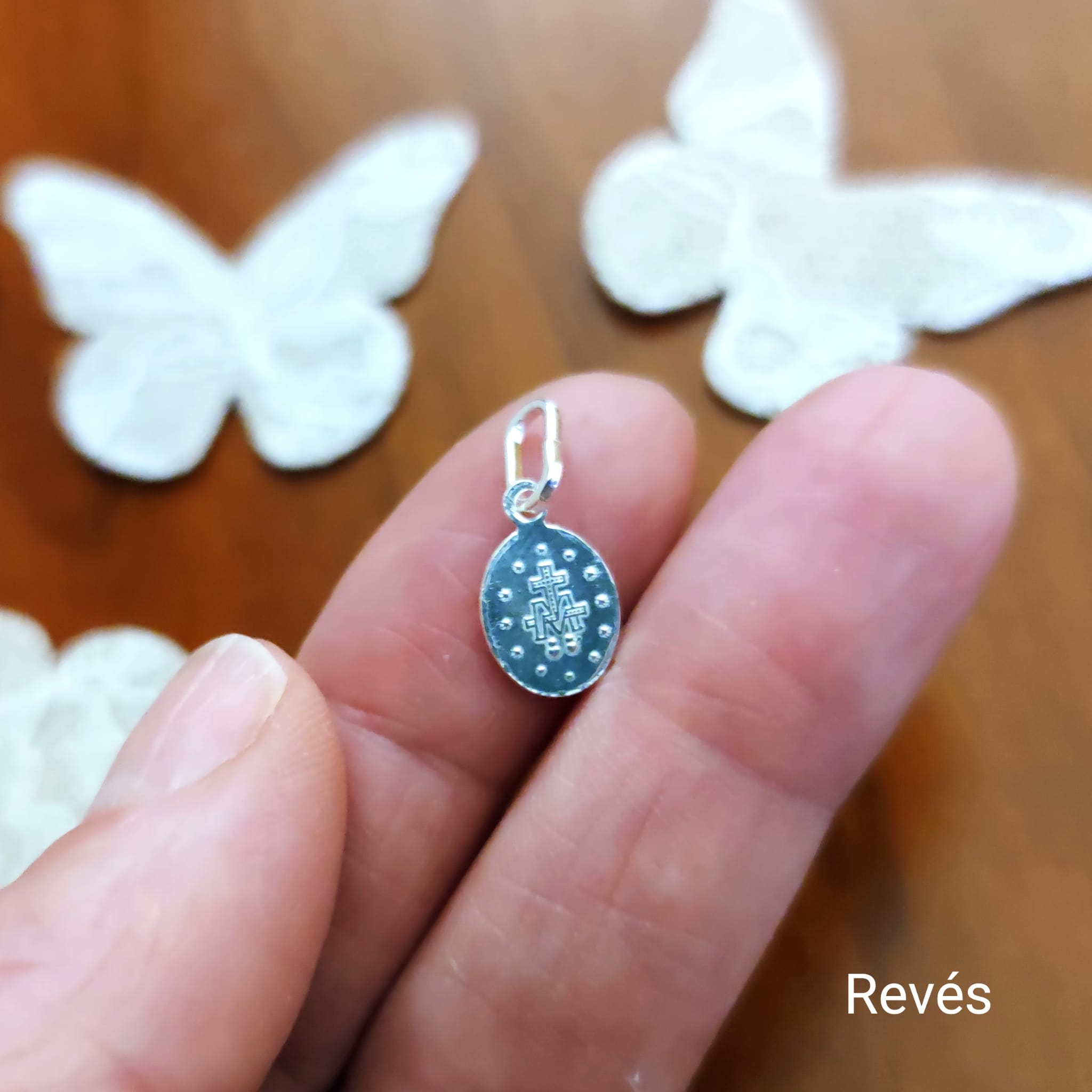 Medalla pequeña Virgen Milagrosa de Plata de ley 925 8mmx10mm 4