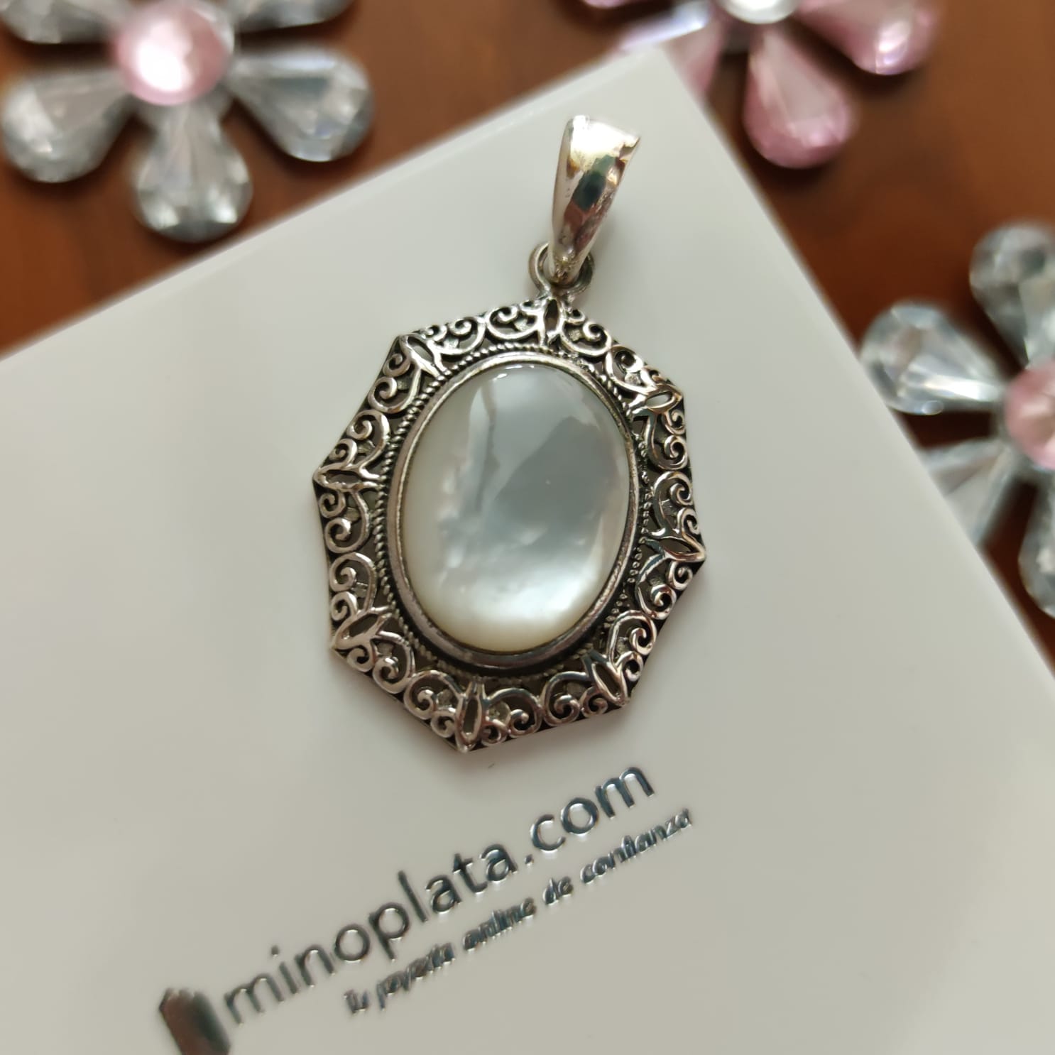 Colgante de Plata envejecida calada y Nácar blanco para mujer 1
