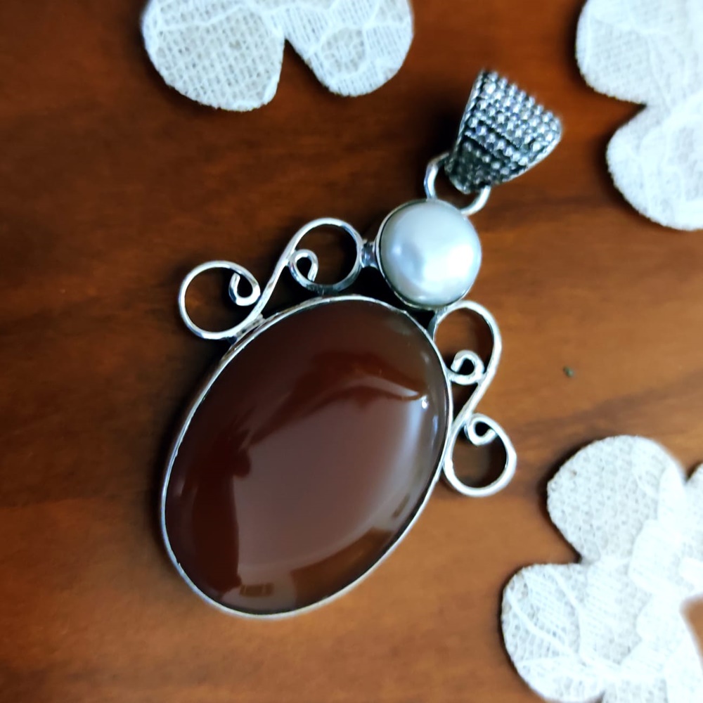 Colgante de Plata vieja con Piedra natural Hesonita y Perla