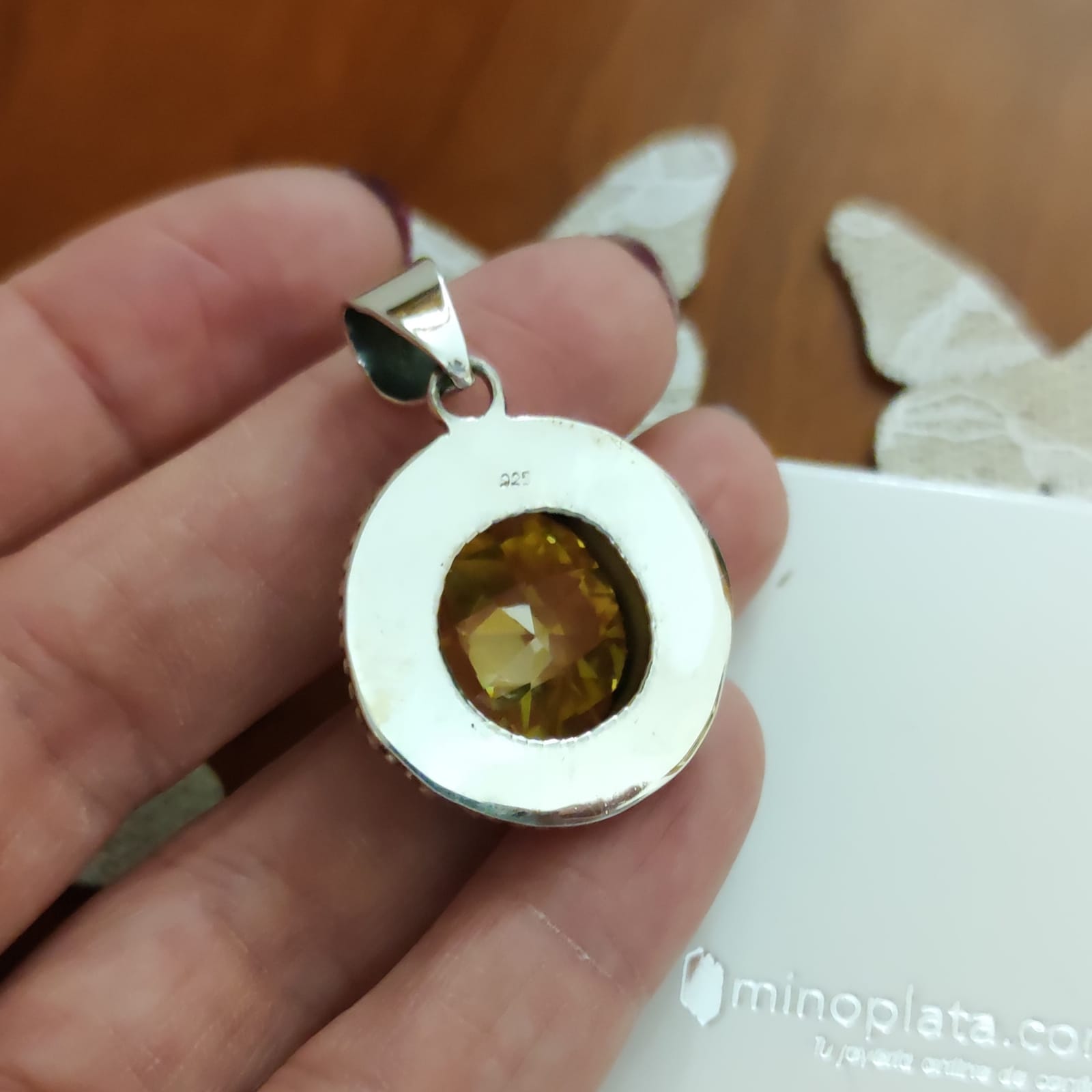 Colgante de Cuarzo Citrino y Plata de ley envejecida 2