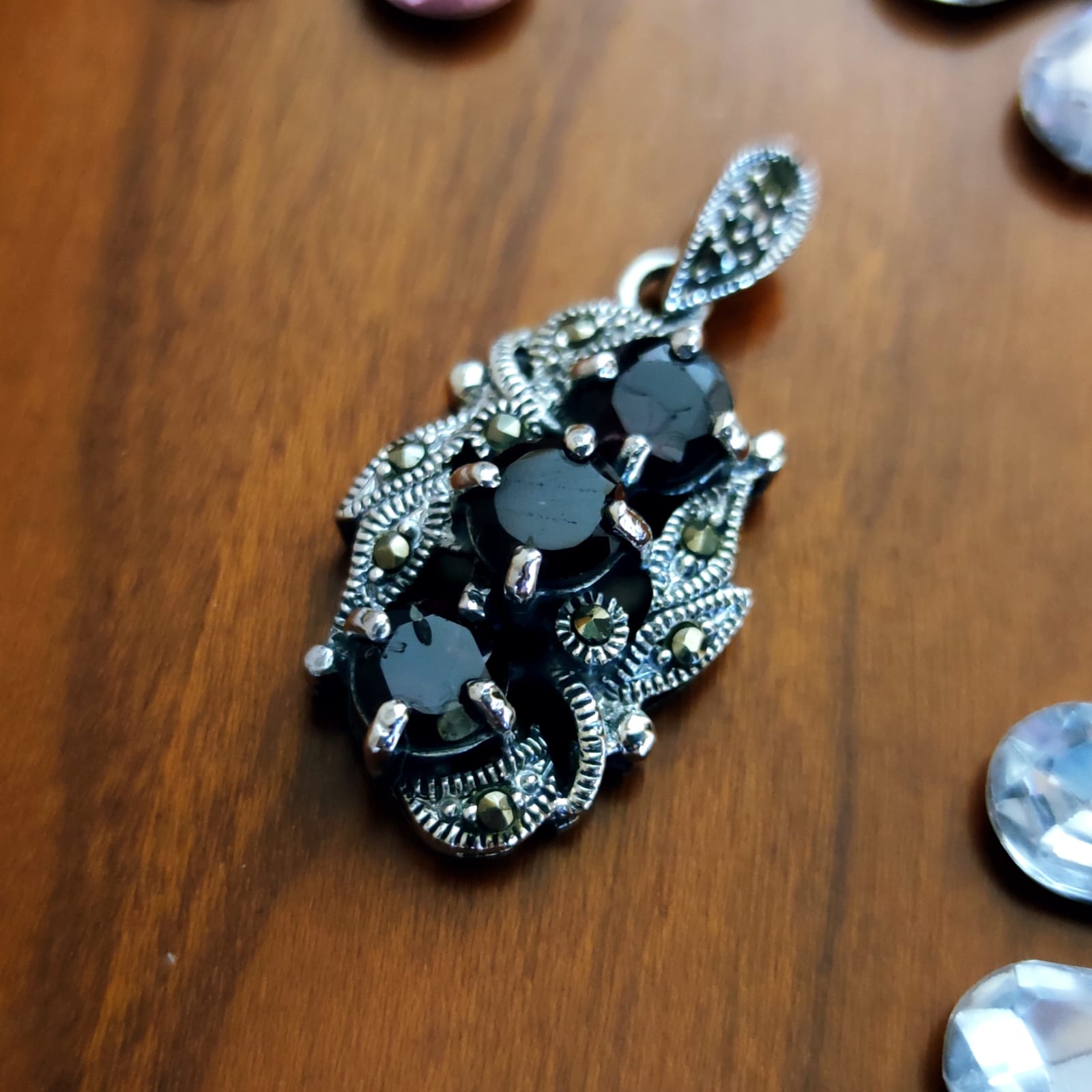 Colgante estilo antiguo de Plata vieja con Granates y Marquesita 1