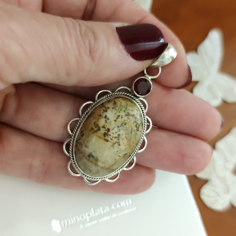 Colgante ovalado en Plata de ley con Piedras Granate y Jaspe 1