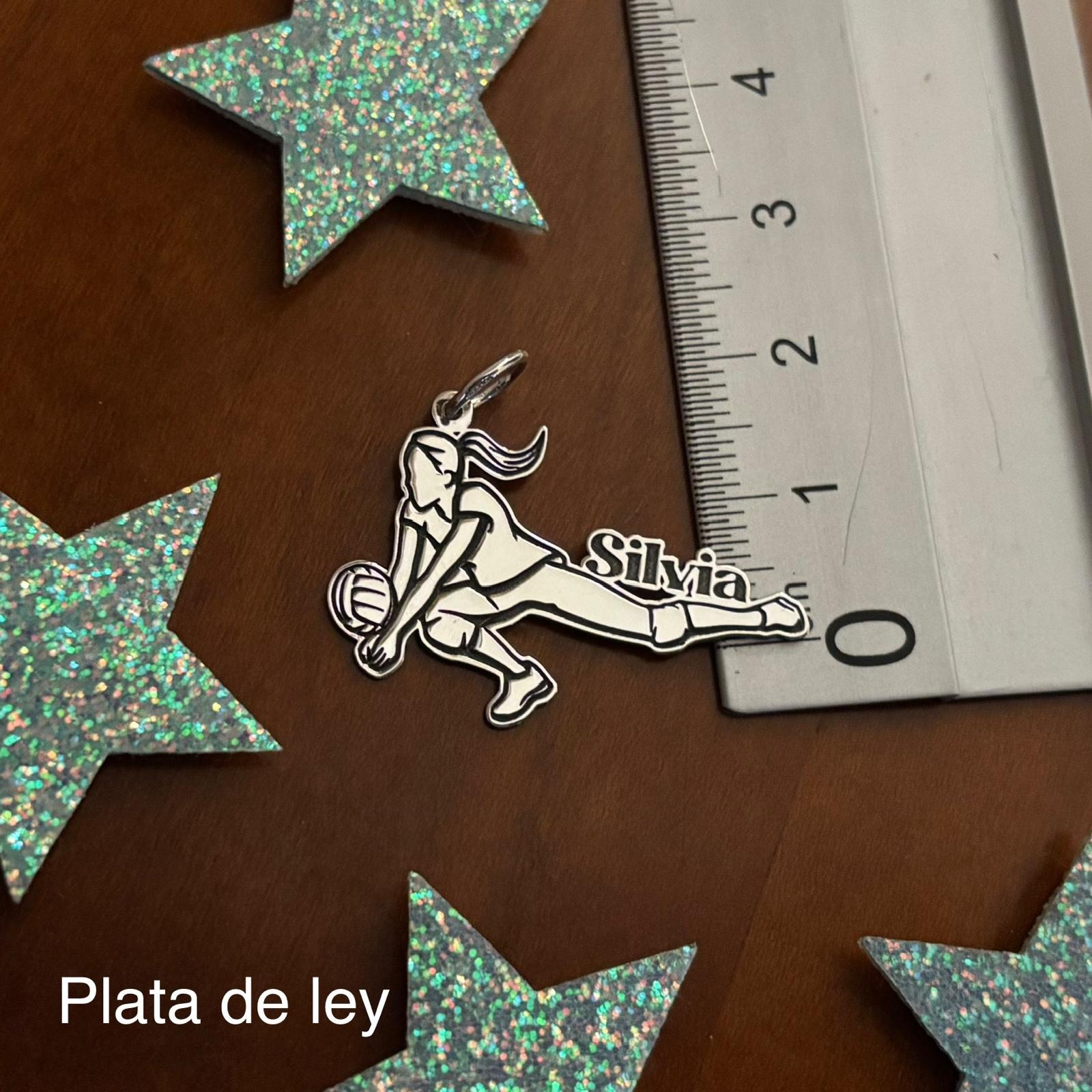 Colgante jugadora de Voleibol de Plata de ley personalizado con nombre 2