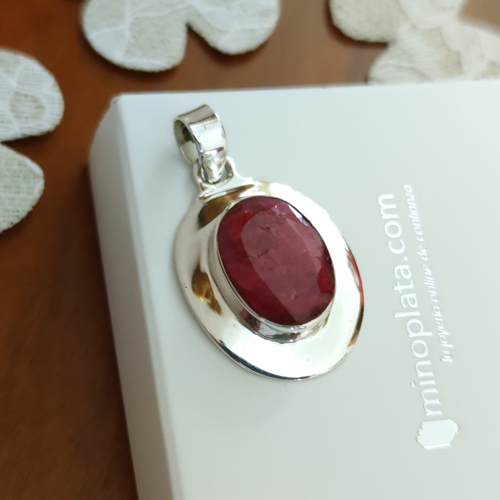 Colgante ovalado de Plata de ley con Piedra Natural Rubí 1