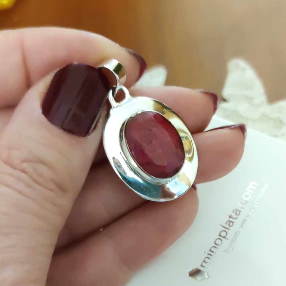 Colgante ovalado de Plata de ley con Piedra Natural Rubí 2