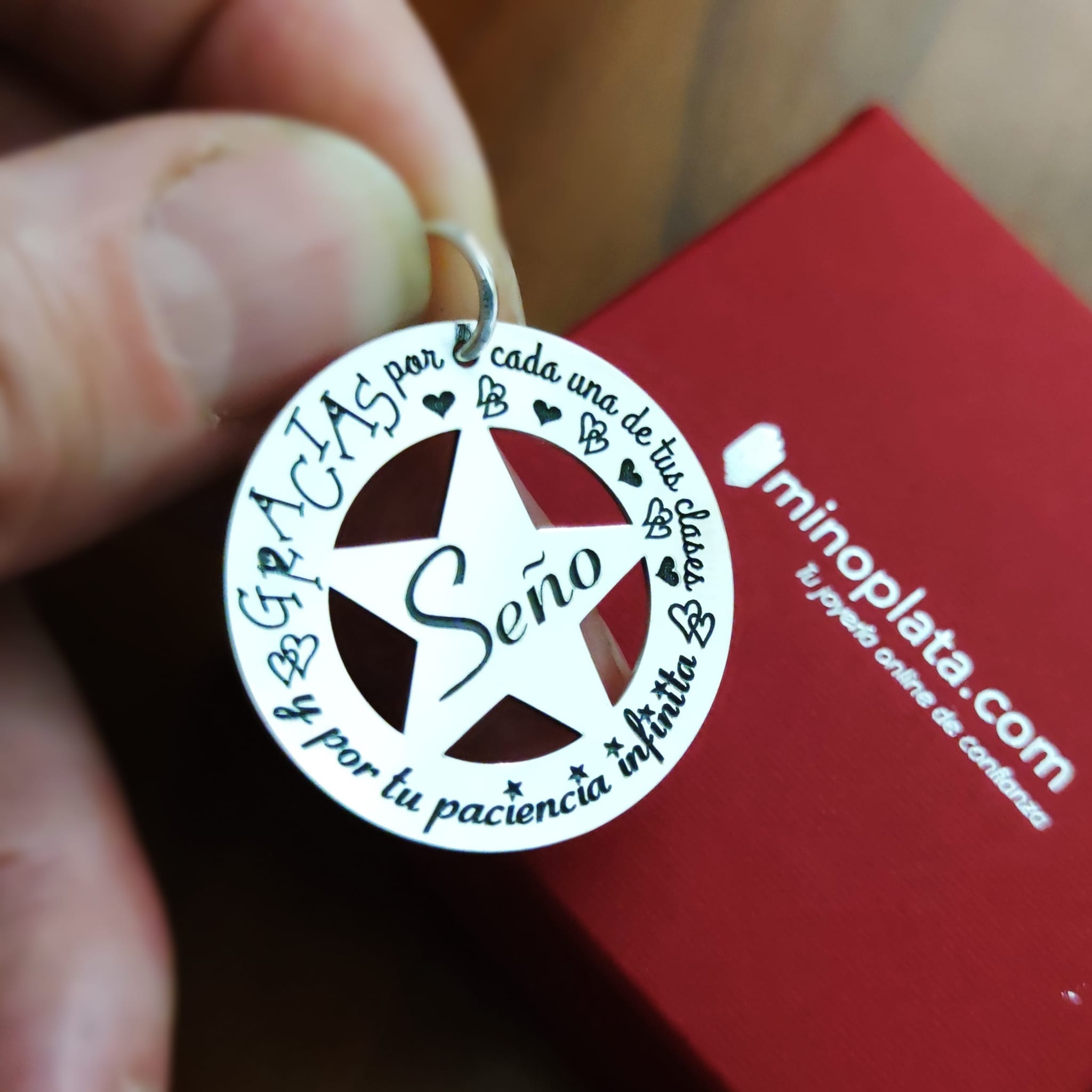 Colgante estrella de Plata con mensaje para la seño 2