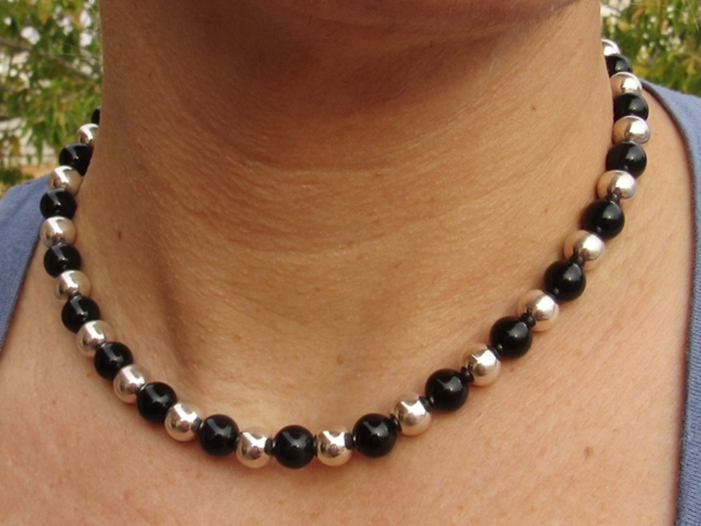 Gargantilla de Plata con Bolas Plata y Negras 8 Mm. 1