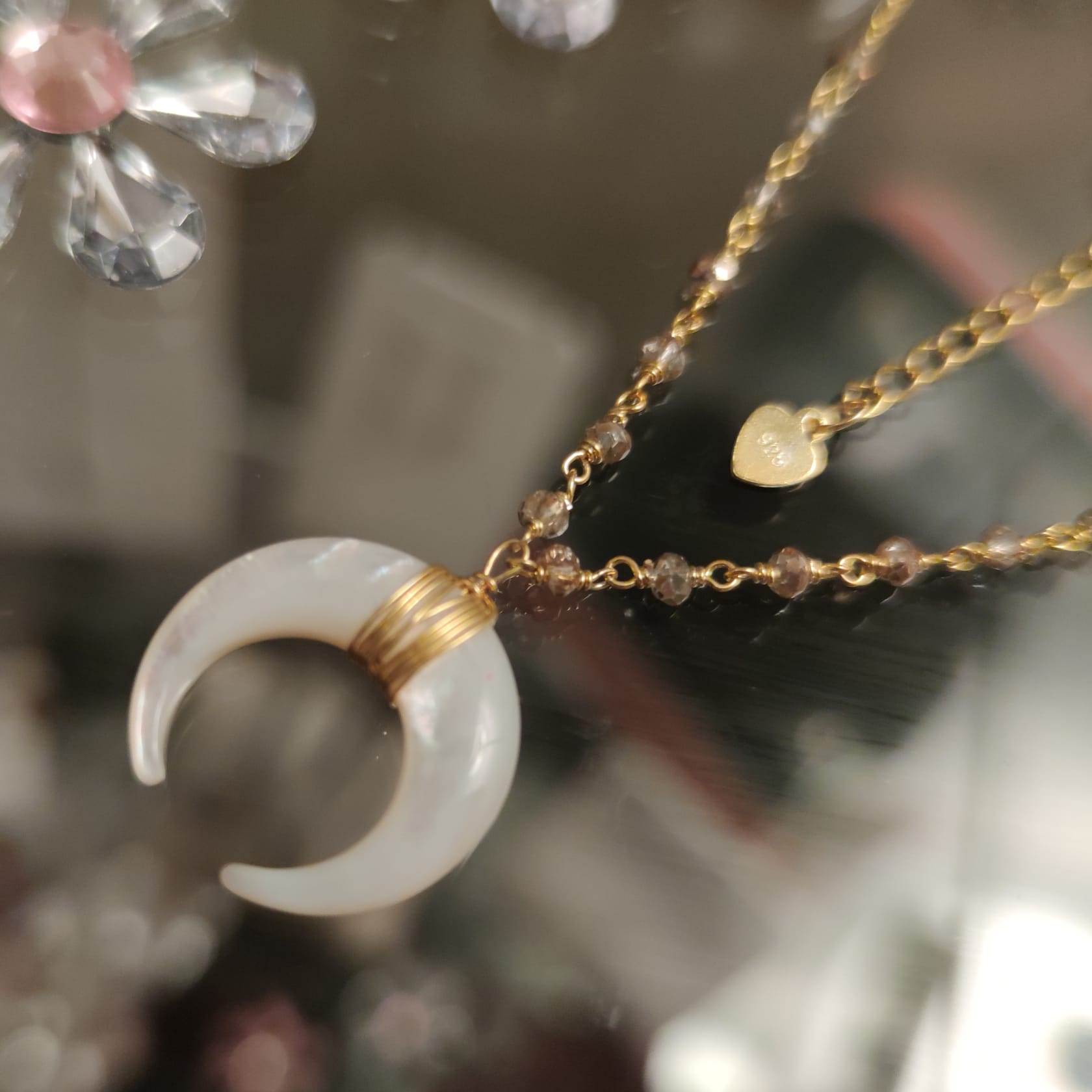 Gargantilla luna Nácar blanco en Plata de ley chapada Oro 2