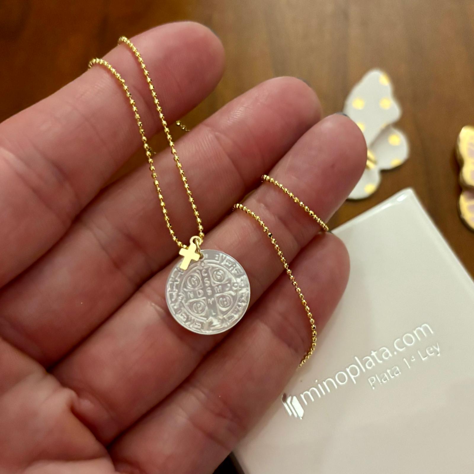Gargantilla San Benito de Nácar y Cruz cadena bolitas de Plata de ley dorada