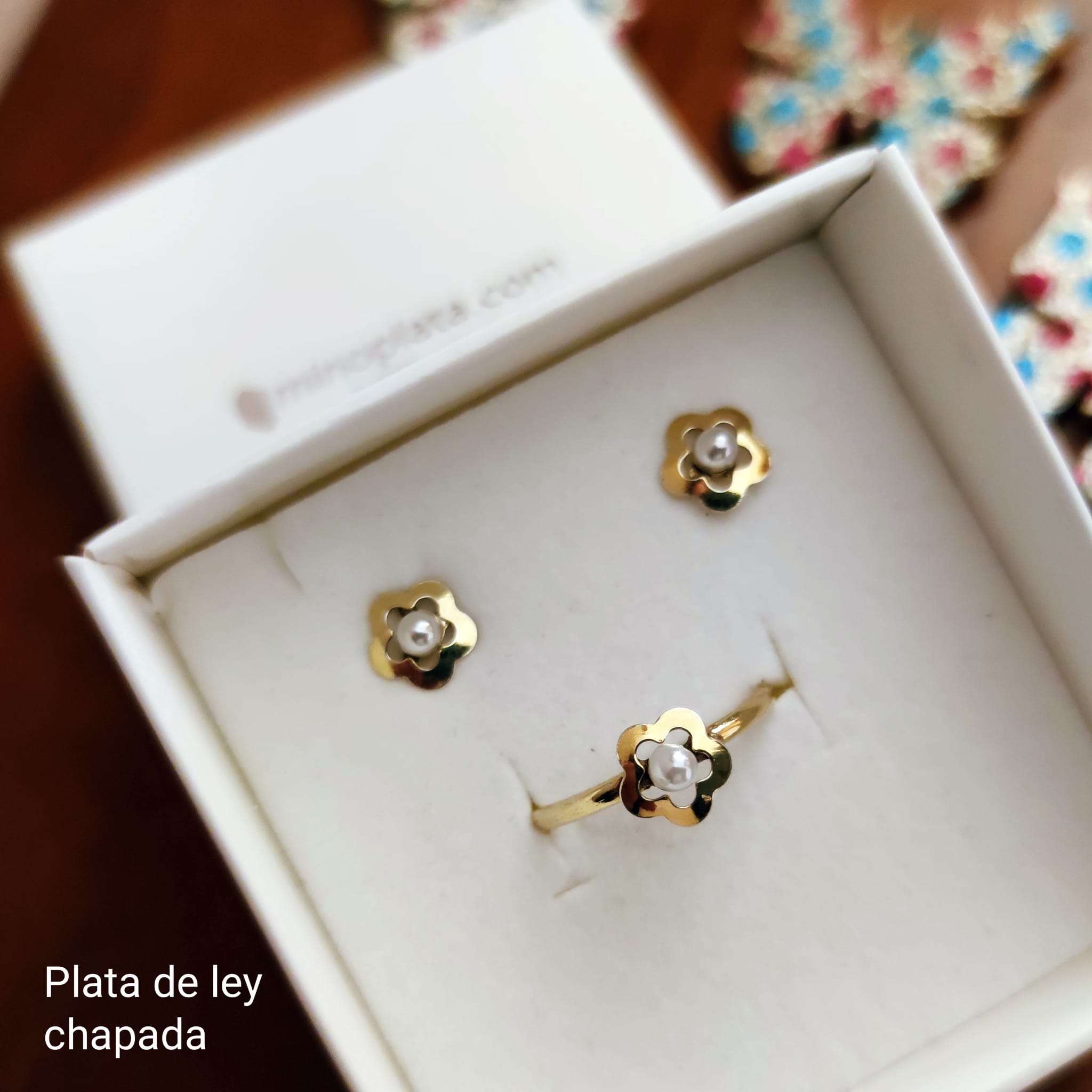 Juego Pendientes y Anillo flor de Plata dorada con Perla niña 3