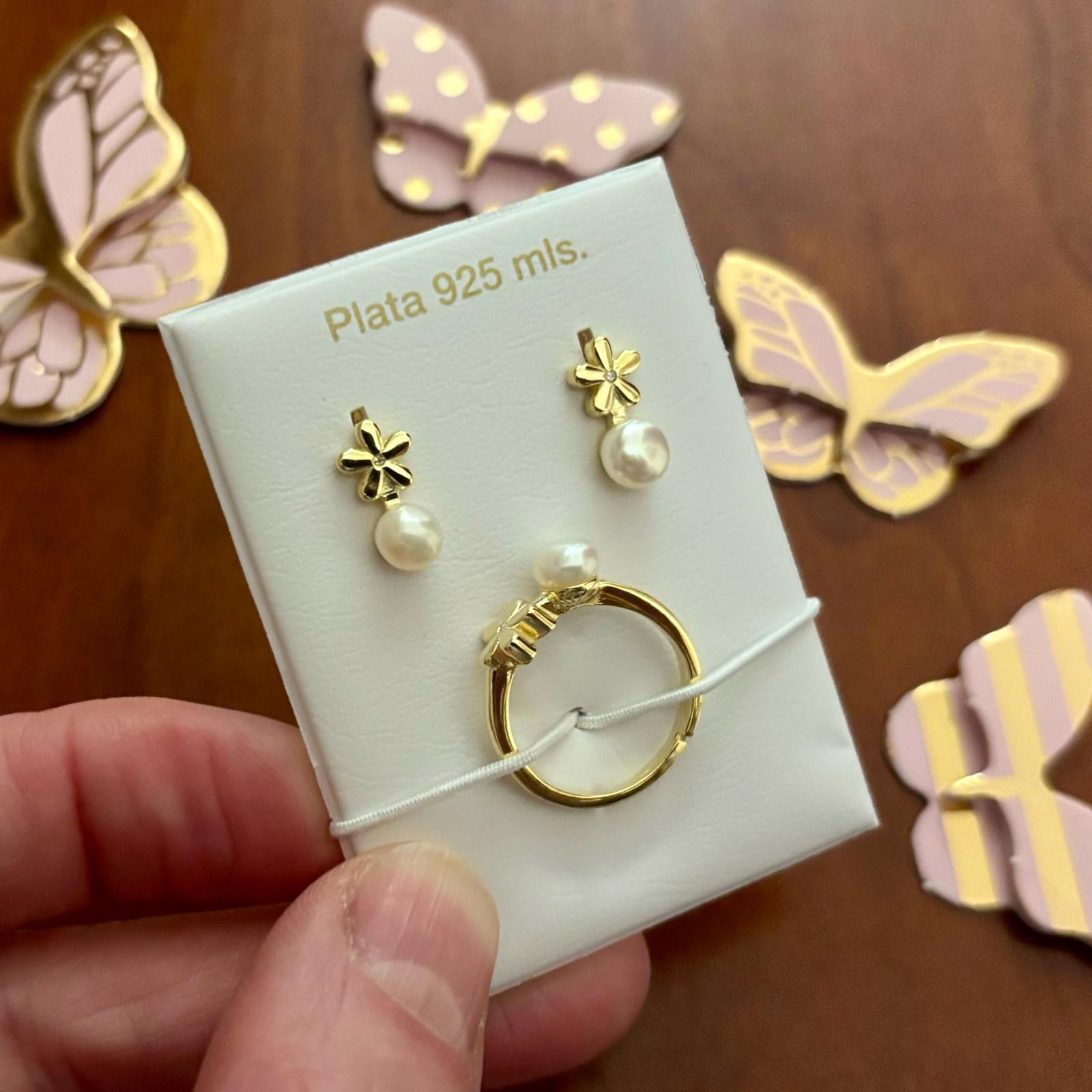 Juego Pendientes y Anillo flor de Plata dorada con Perlas cultivadas y Circonitas para niña 4