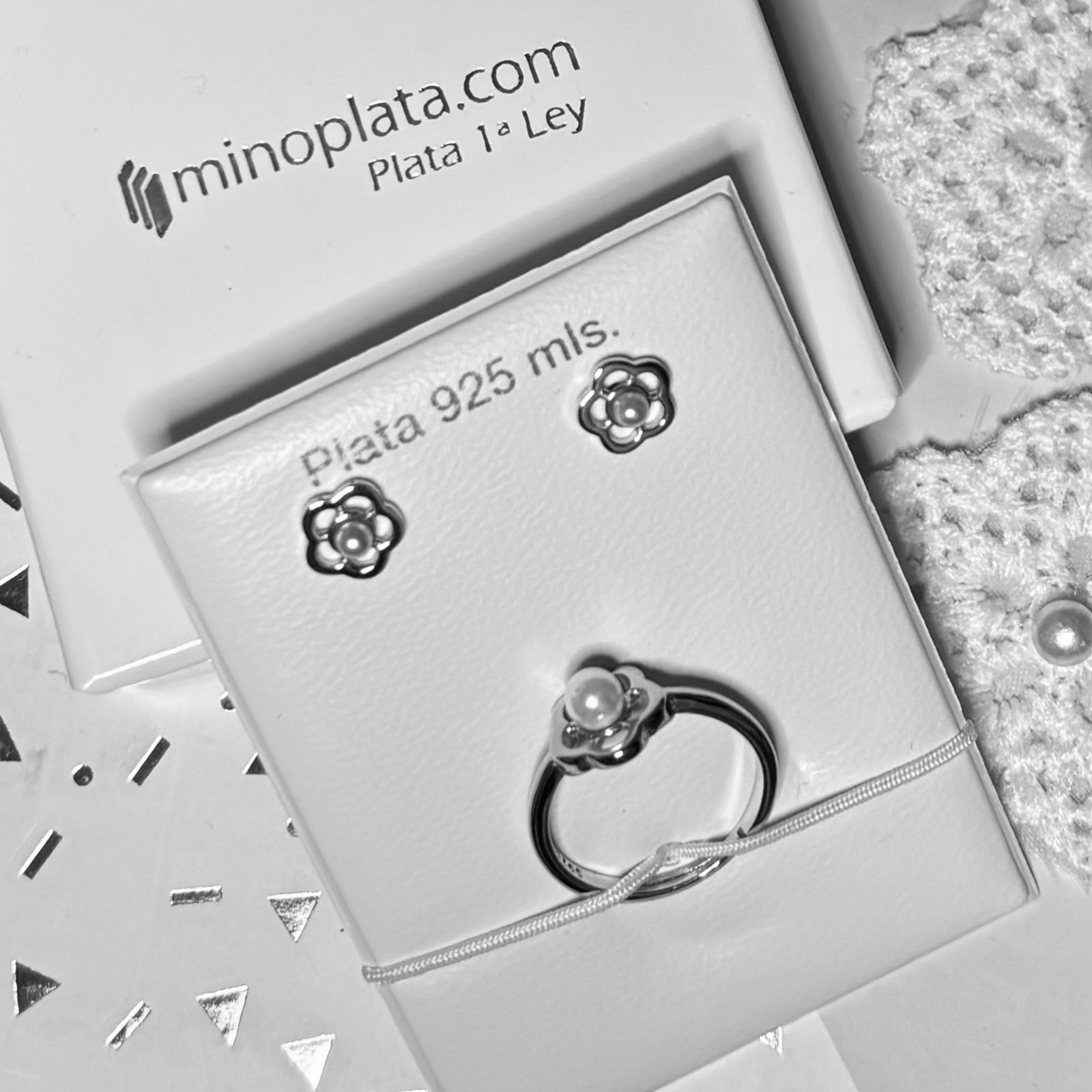 Juego Pendientes y Anillo ajustable Comunión flor de Plata rodiada con Perlas cultivadas 3