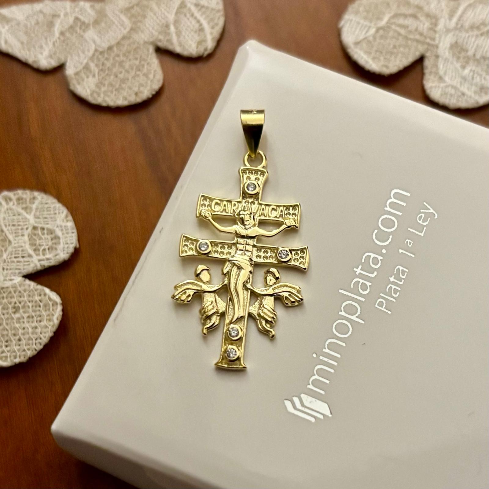 Cruz de Caravaca 30x17mm de Plata de ley chapada en Oro con Circonitas 3
