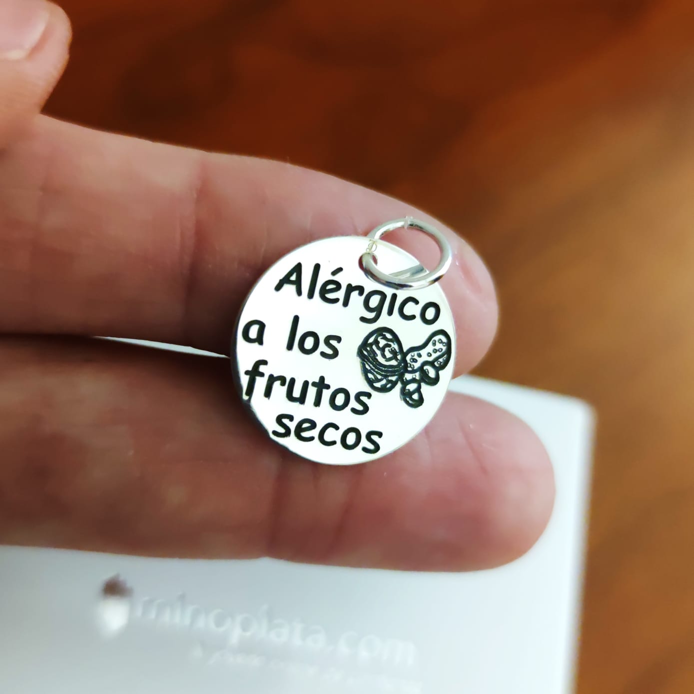 Colgante de Plata Alérgico a los frutos secos18 Mm. 1