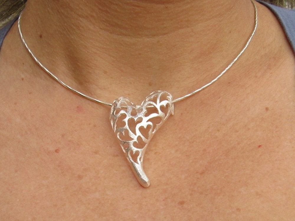 Gargantilla de Plata con Corazon calado 1