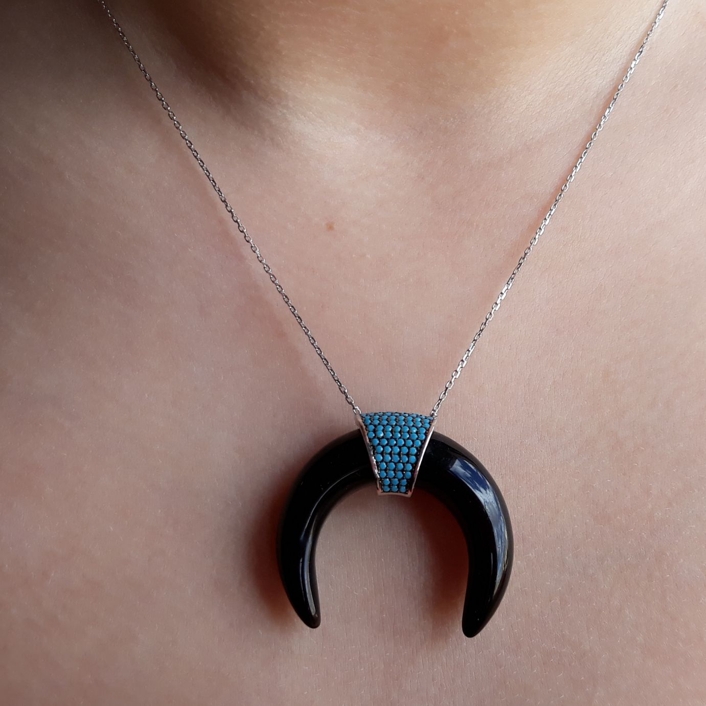Gargantilla cuerno negro en Plata rodiada con turquesa 1