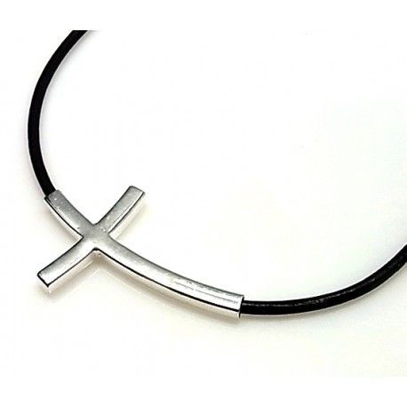 Gargantilla con cruz de Plata y cuero