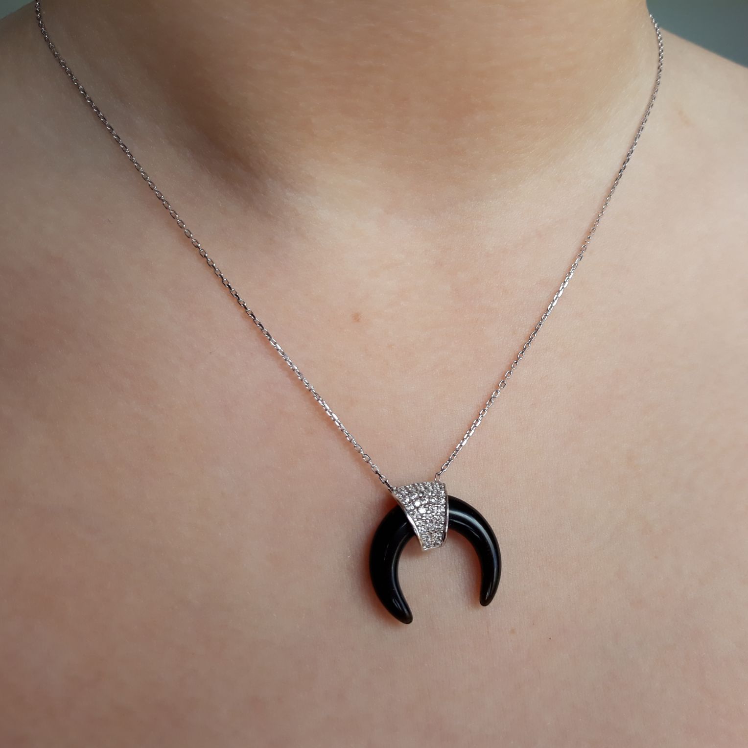 Gargantilla de Plata rodiada cuerno negro con Circonitas 1