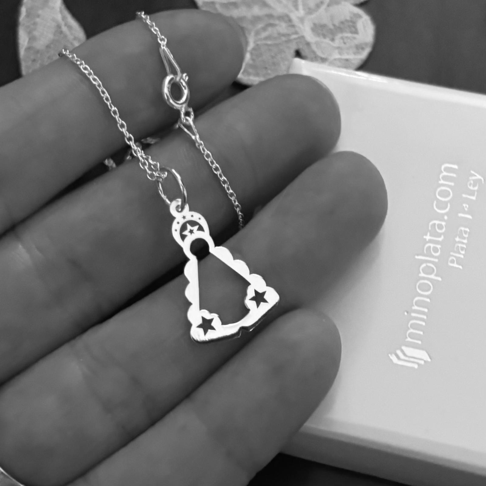 Gargantilla Virgen del Rocío calada de Plata de ley 2
