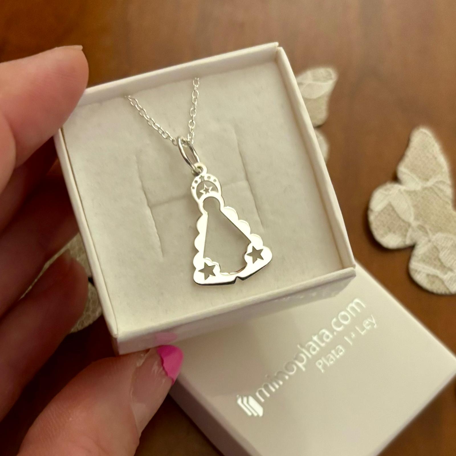 Gargantilla Virgen del Rocío calada de Plata de ley 3