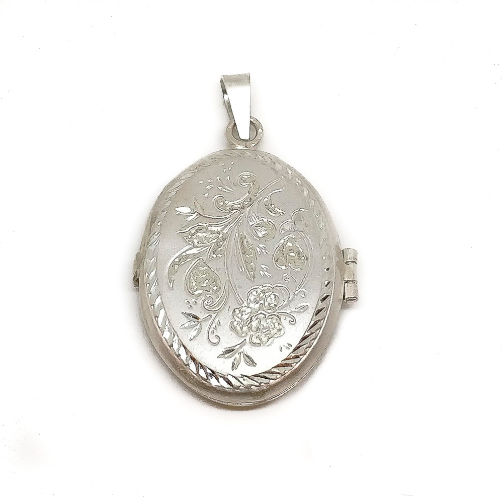 Guardapelos en Plata de ley tallada ovalado 28 x 38 Mm.