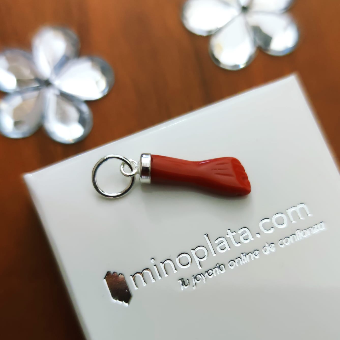 Colgante amuleto manita higa roja de Plata de ley 3