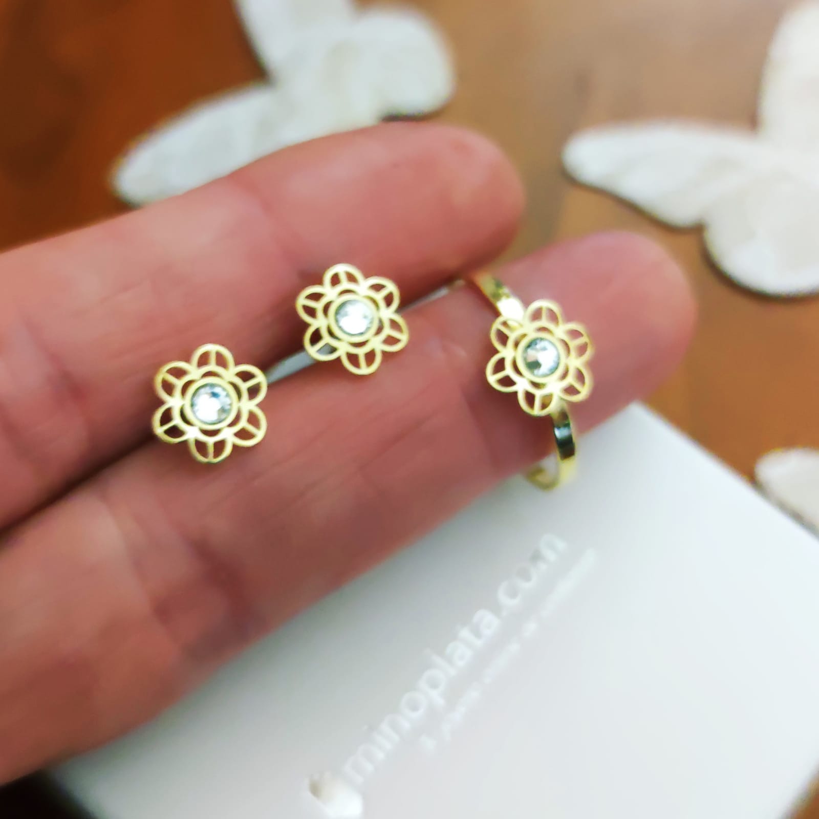 Juego Comunión Pendientes y Anillo flor de Plata chapada 3