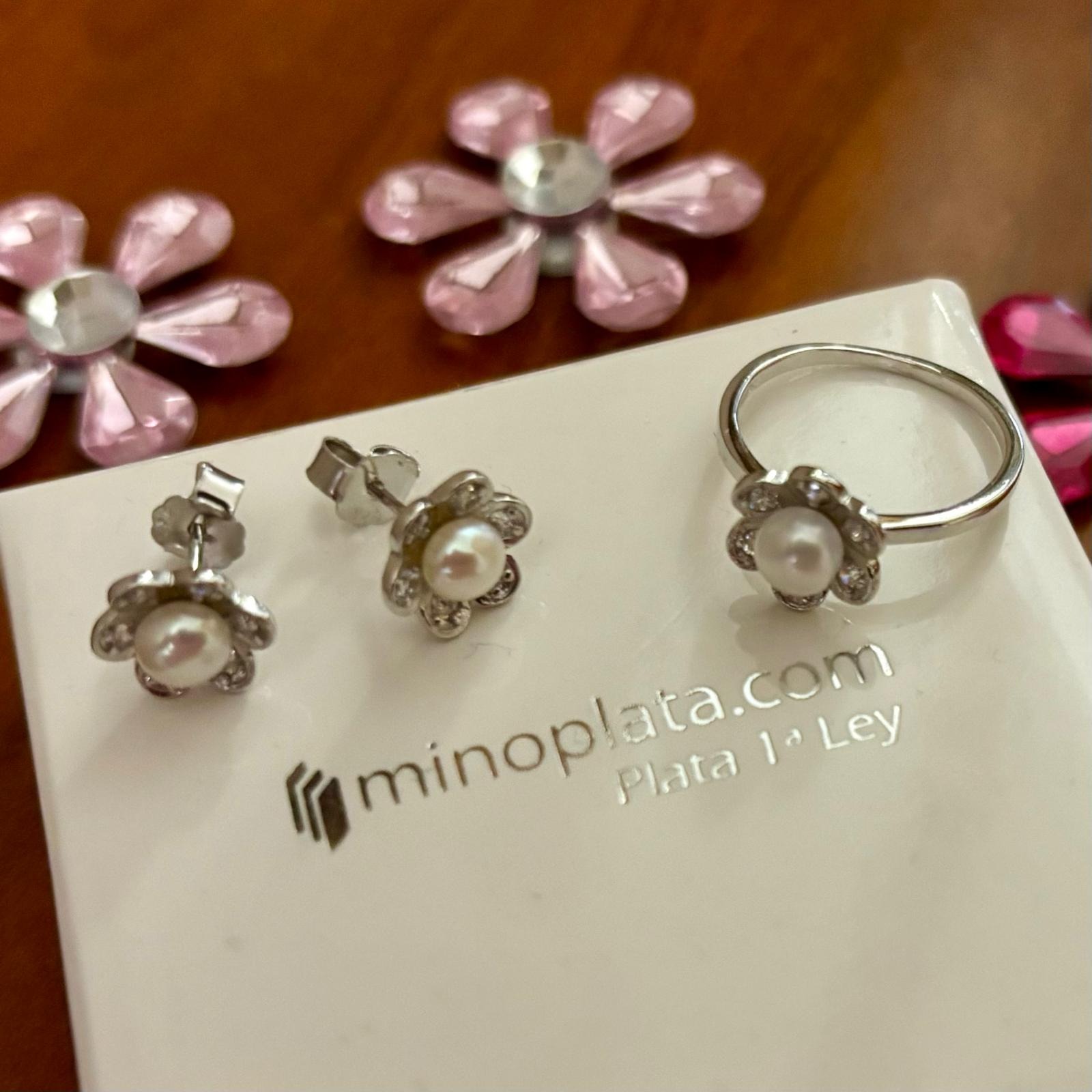 Conjunto flor Pendientes y Anillo de Plata rodiada con Perlas y Circonitas 3