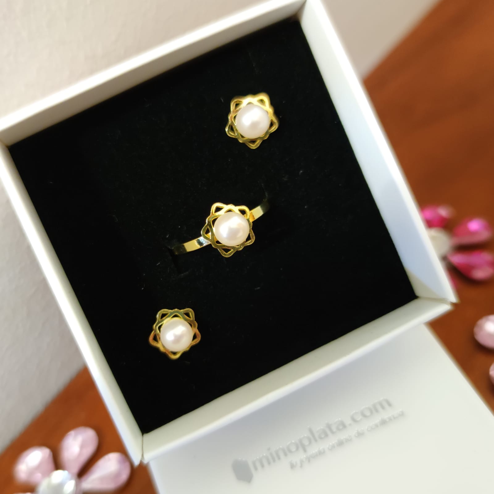 Aderezo Pendientes y Sortija de Plata dorada y Perlas cultivadas para niña 3