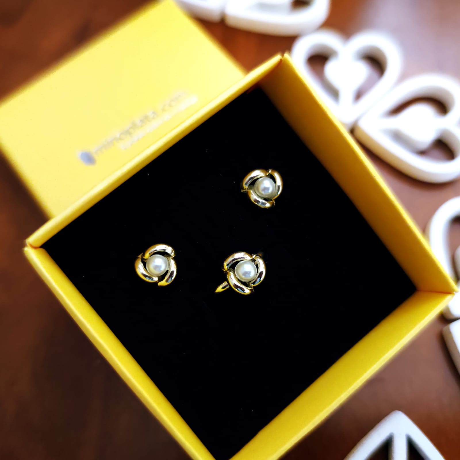 Aderezo de Plata chapada Oro con Perlas para niña 7
